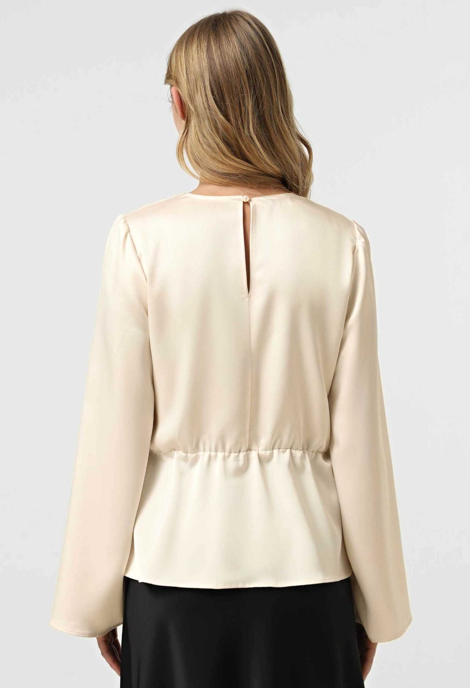 Блузка 5196-1 молочний атлас 46(р)