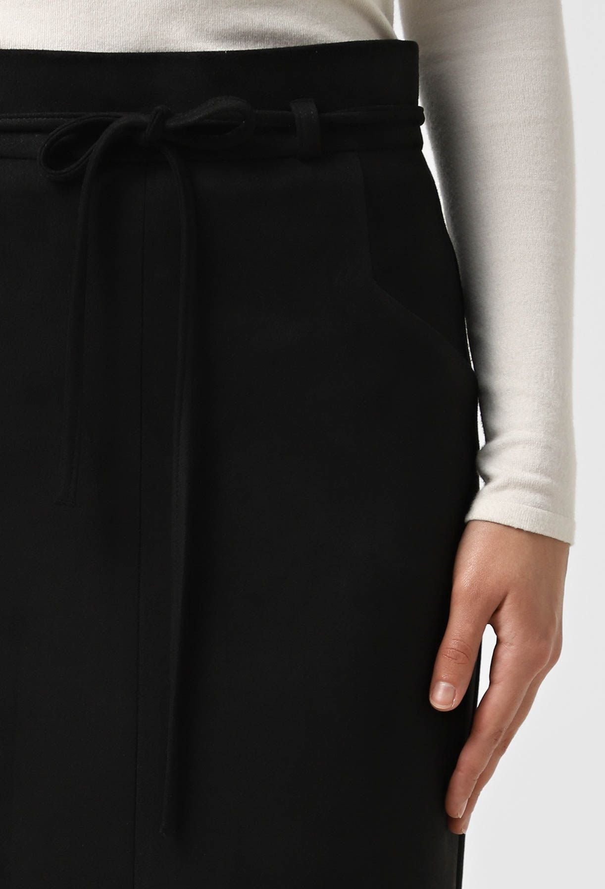 Спідниця 1524 чорний замша на дайвінгу 40(р)