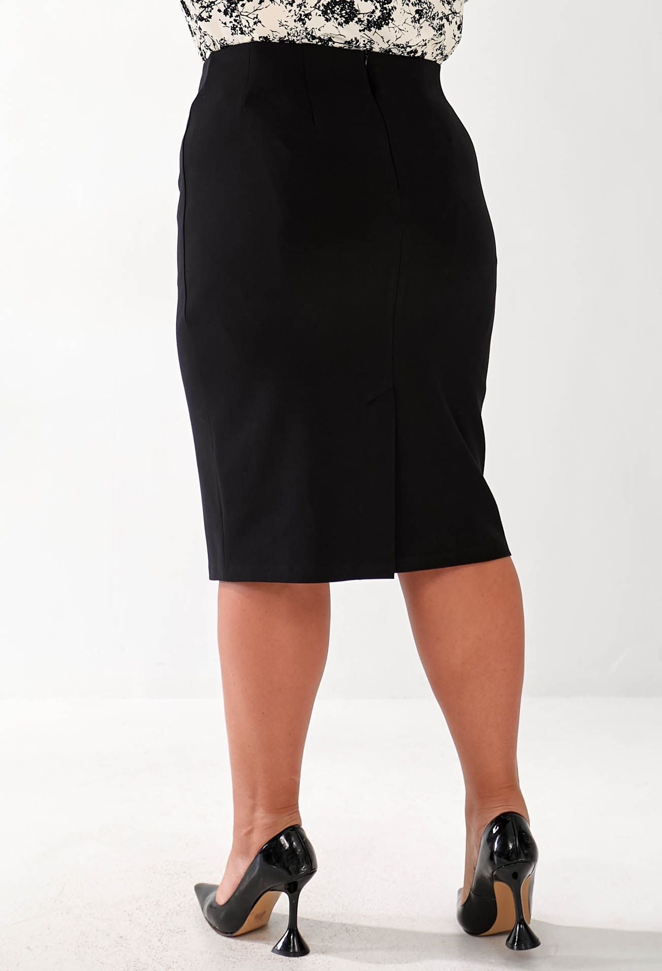 Спідниця 1347-1 чорний габардин 54(р)