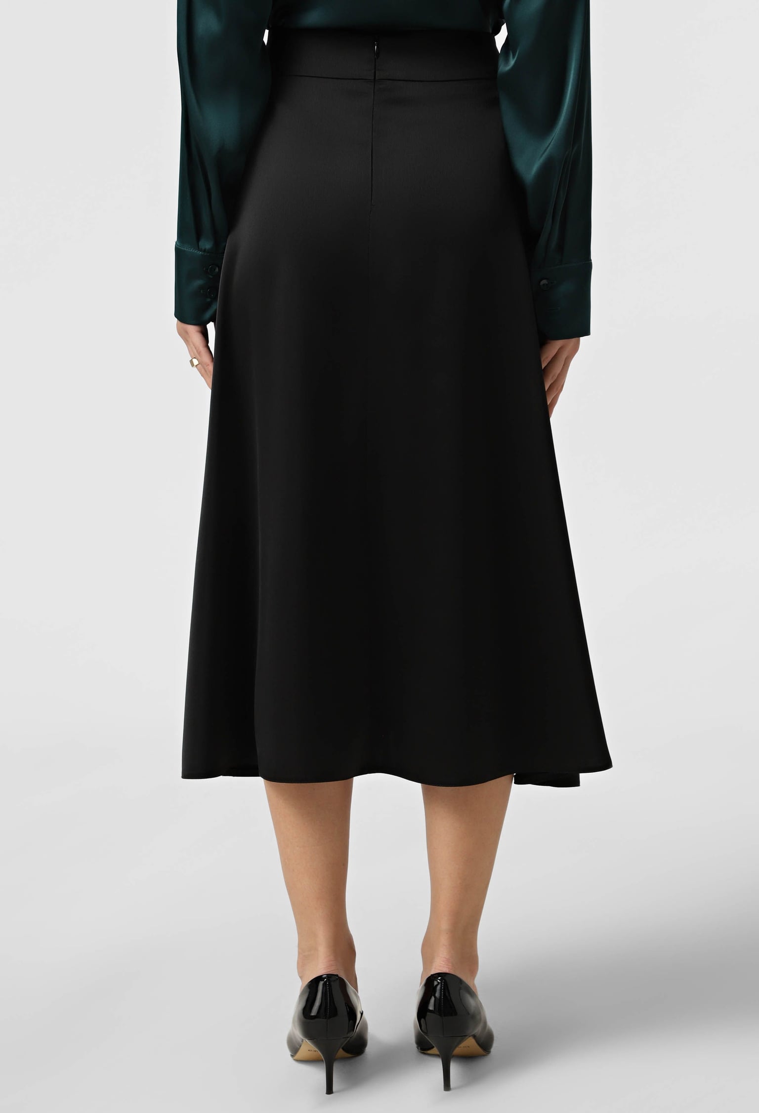 Спідниця 1545 чорниий атлас 44(р)