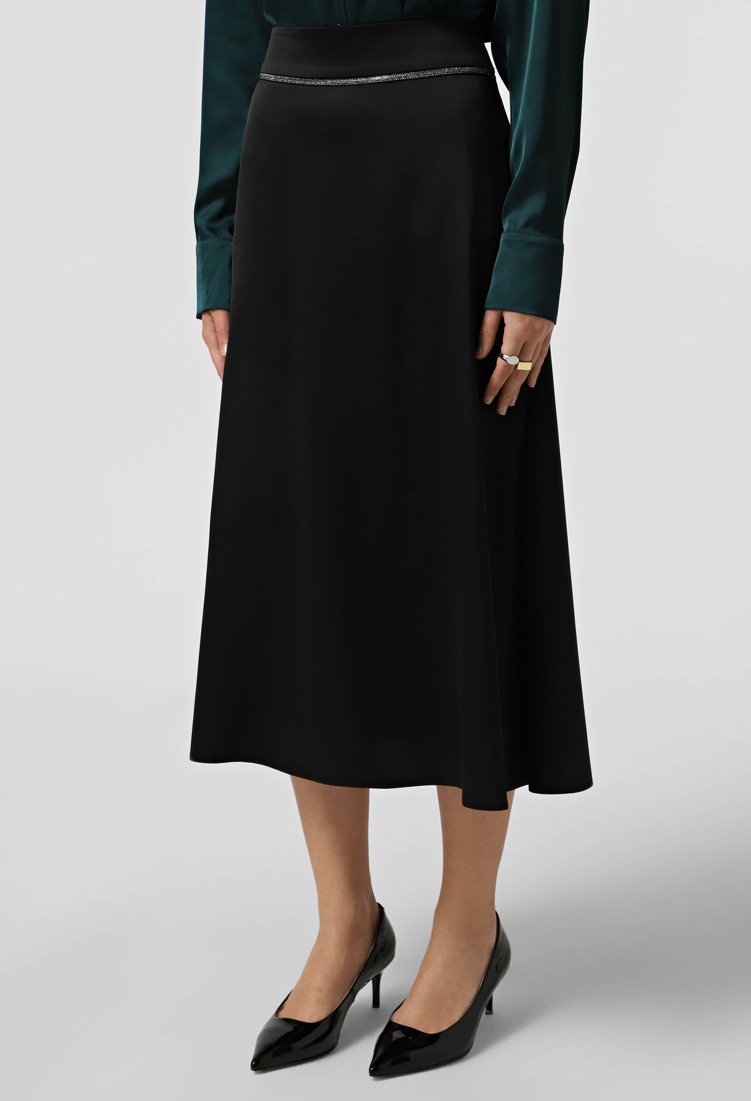 Спідниця 1545 чорниий атлас 44(р)