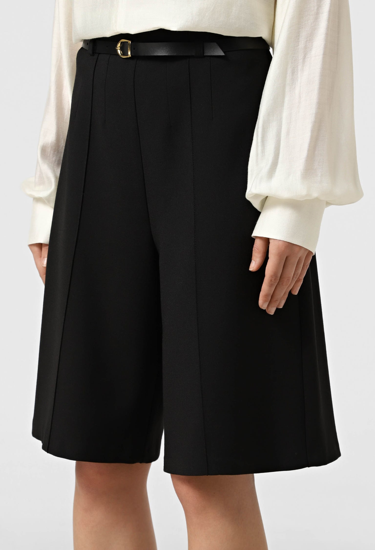 Шорти 9138 чорний костюмний трикотаж 38(р)