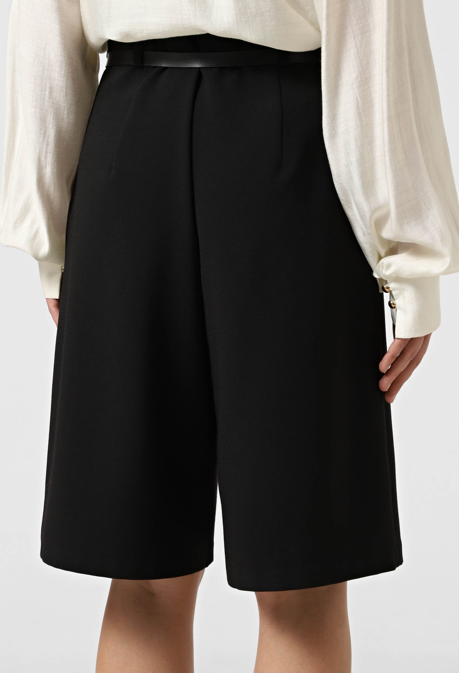 Шорти 9138 чорний костюмний трикотаж 38(р)