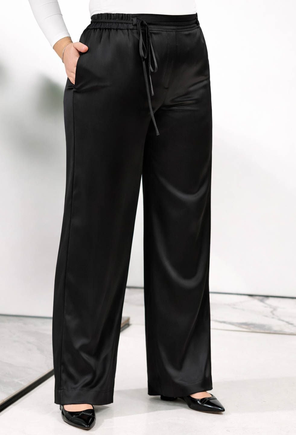 Брюки 9142 чорний атлас 50(р)