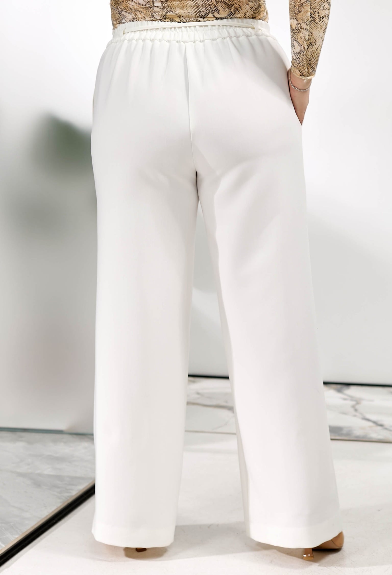 Брюки 9142-1 молочний костюмка 46(р)