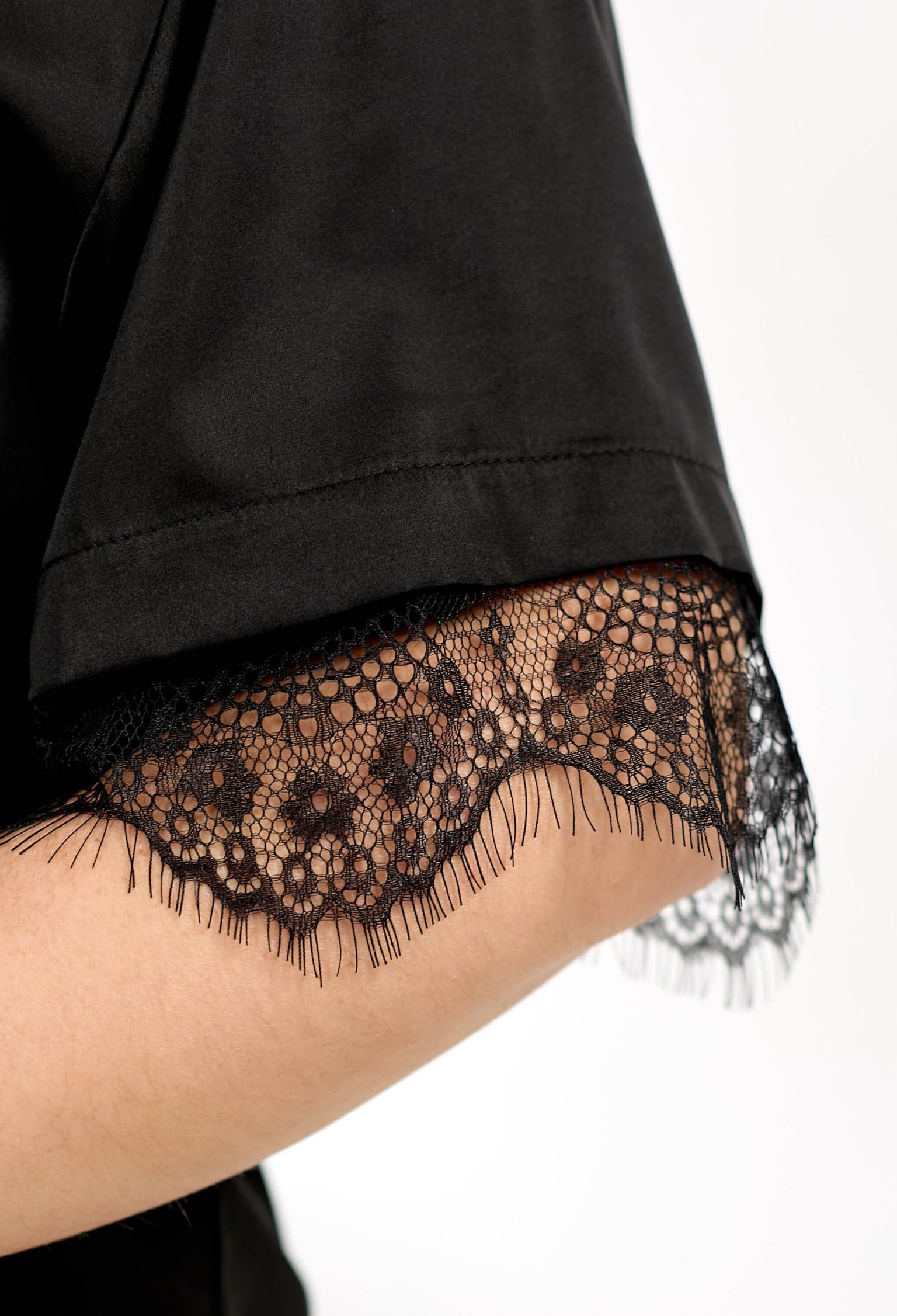 Блузка 5214 чорний атлас 50(р)