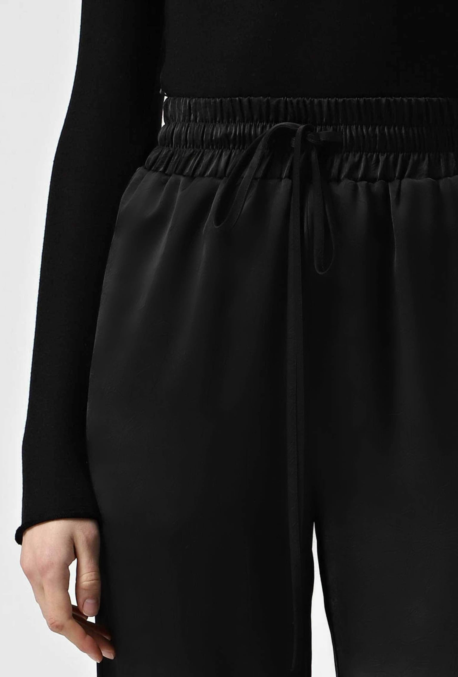 Брюки 9100-2 чорний атлас 36(р)