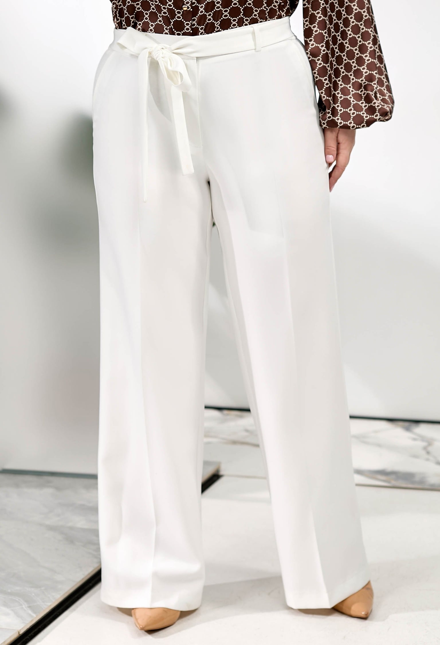 Брюки 9153 молочний костюмка 52(р)