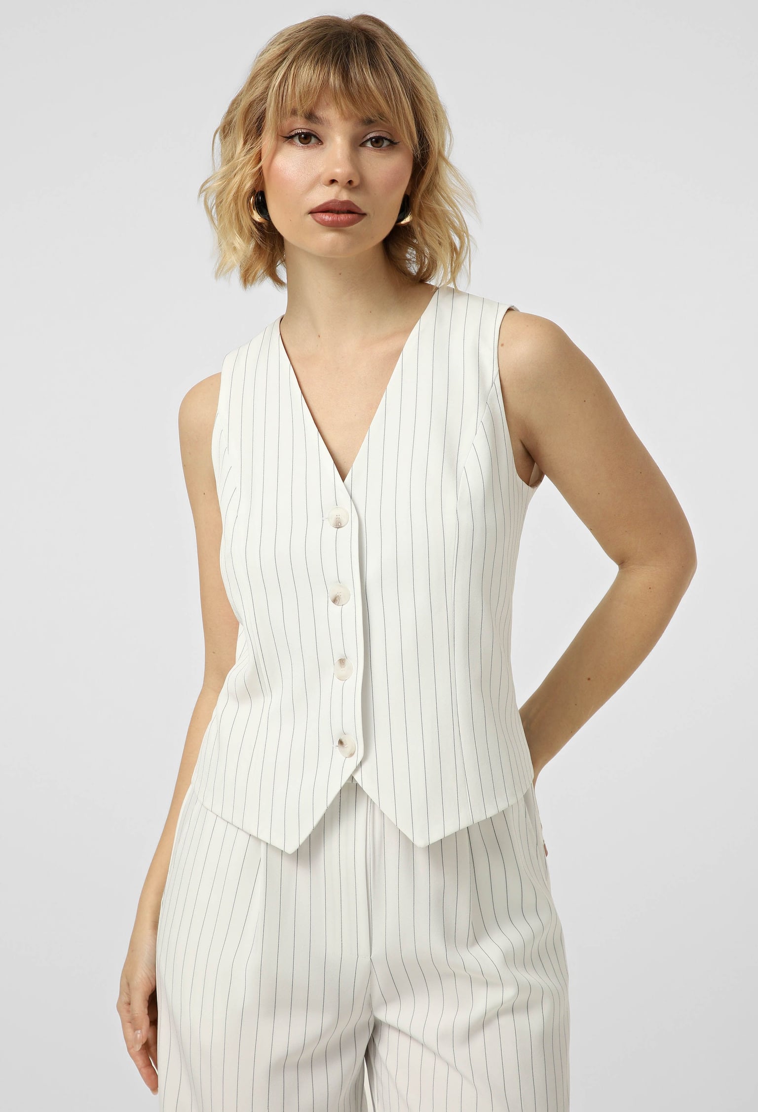 Жилет 5912-2 білий тіар-смужка 44(р)