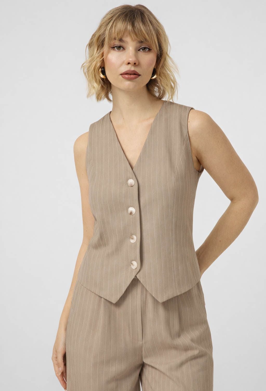 Жилет 5912-4 бежевий тіар-смужка 44(р)