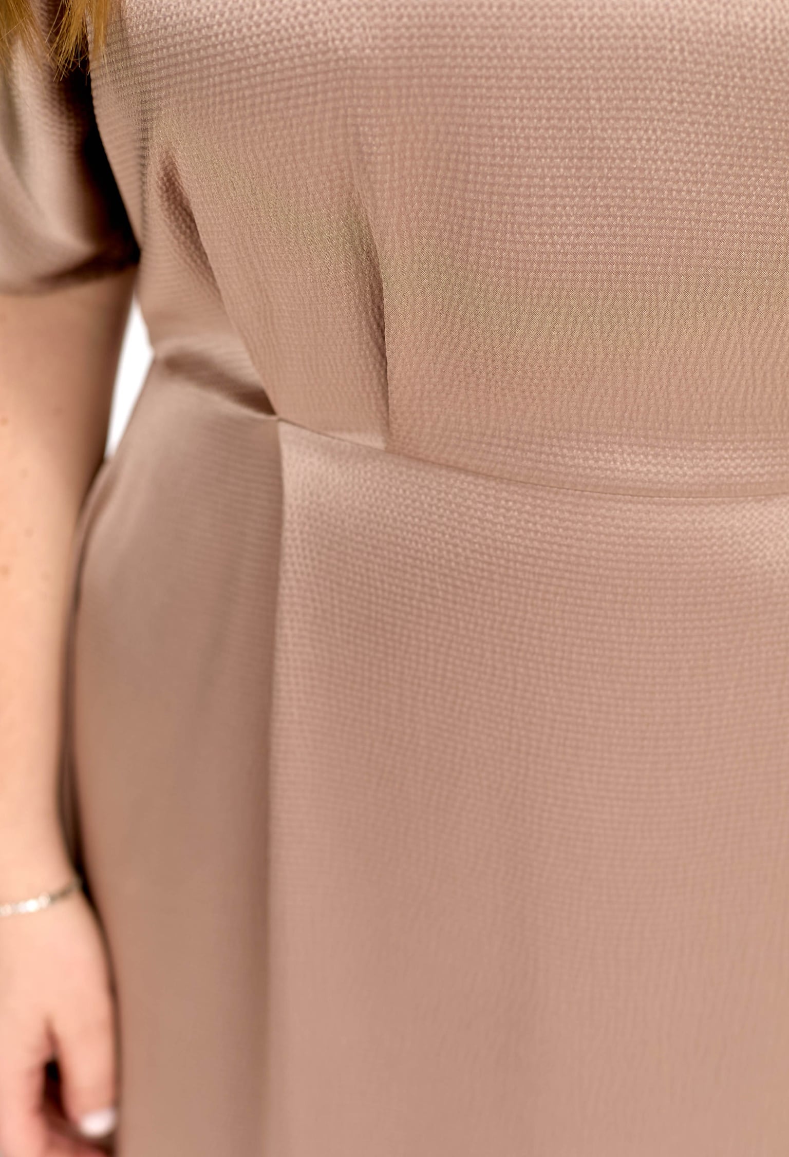 Плаття 7213-1 бежевий жатий сатин 50(р)