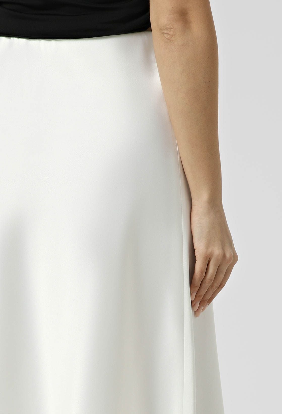 Спідниця 1279-13 молочний атлас 46(р)