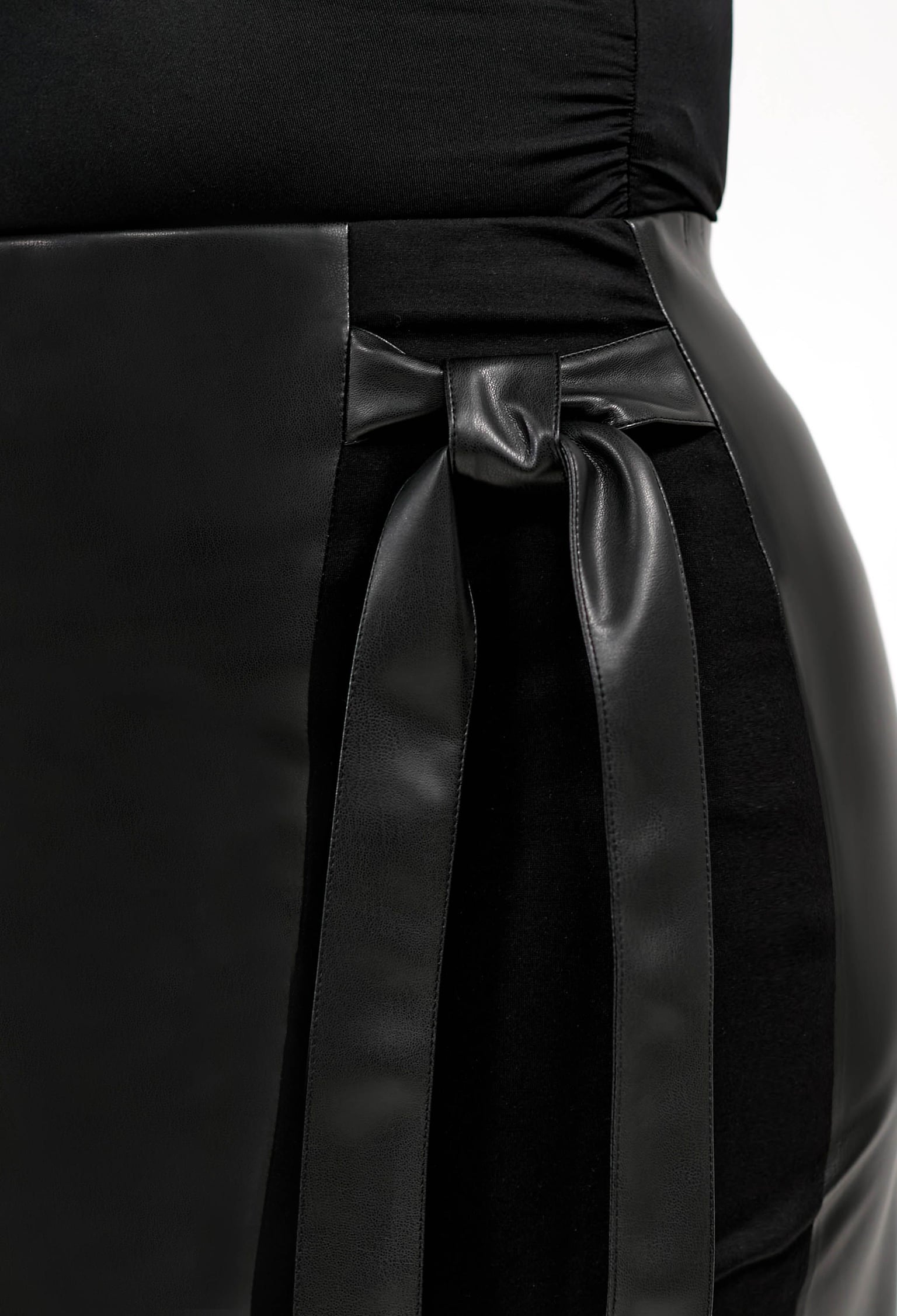 Спідниця 1408 чорний шкіра на замші 42(р)