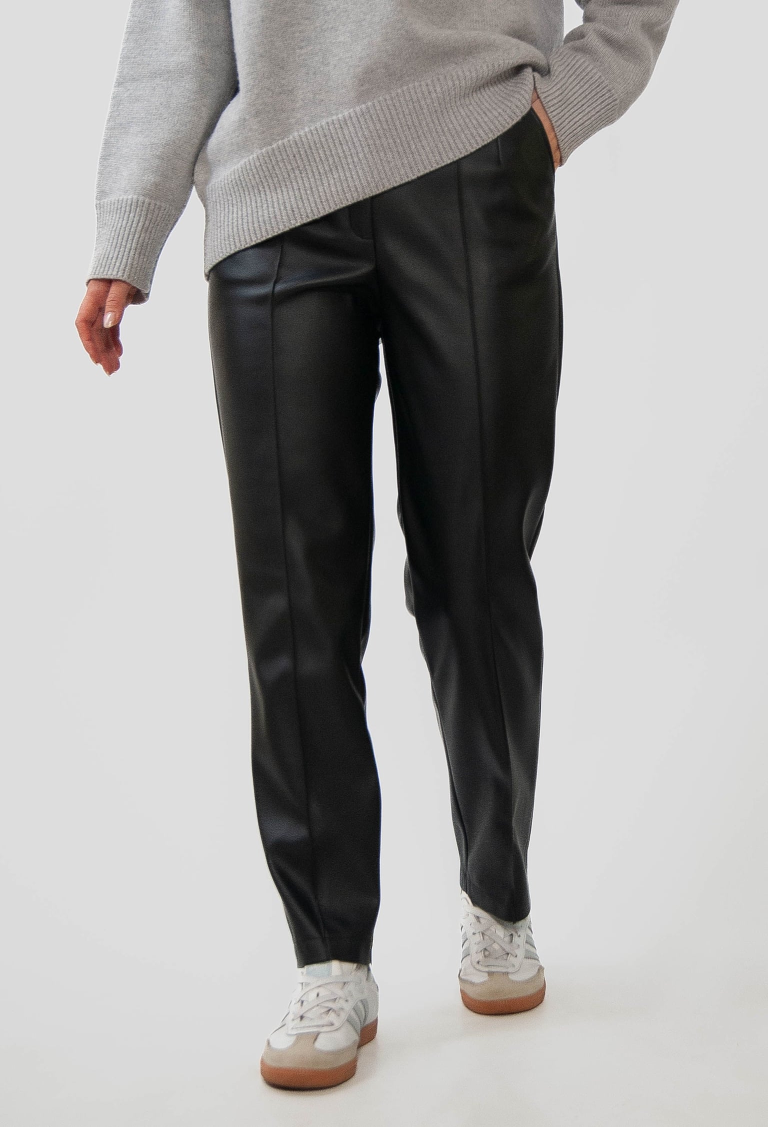 Брюки 9056 чорний шкіра на замші 44(р)