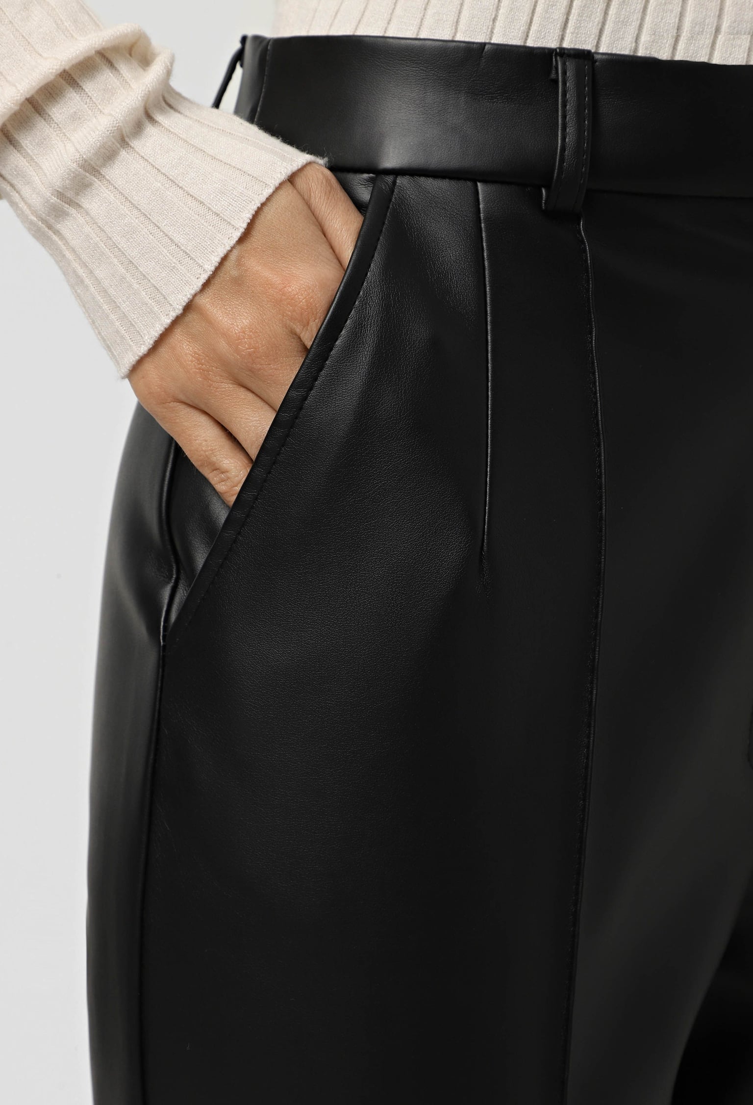 Брюки 9056 чорний шкіра на замші 44(р)