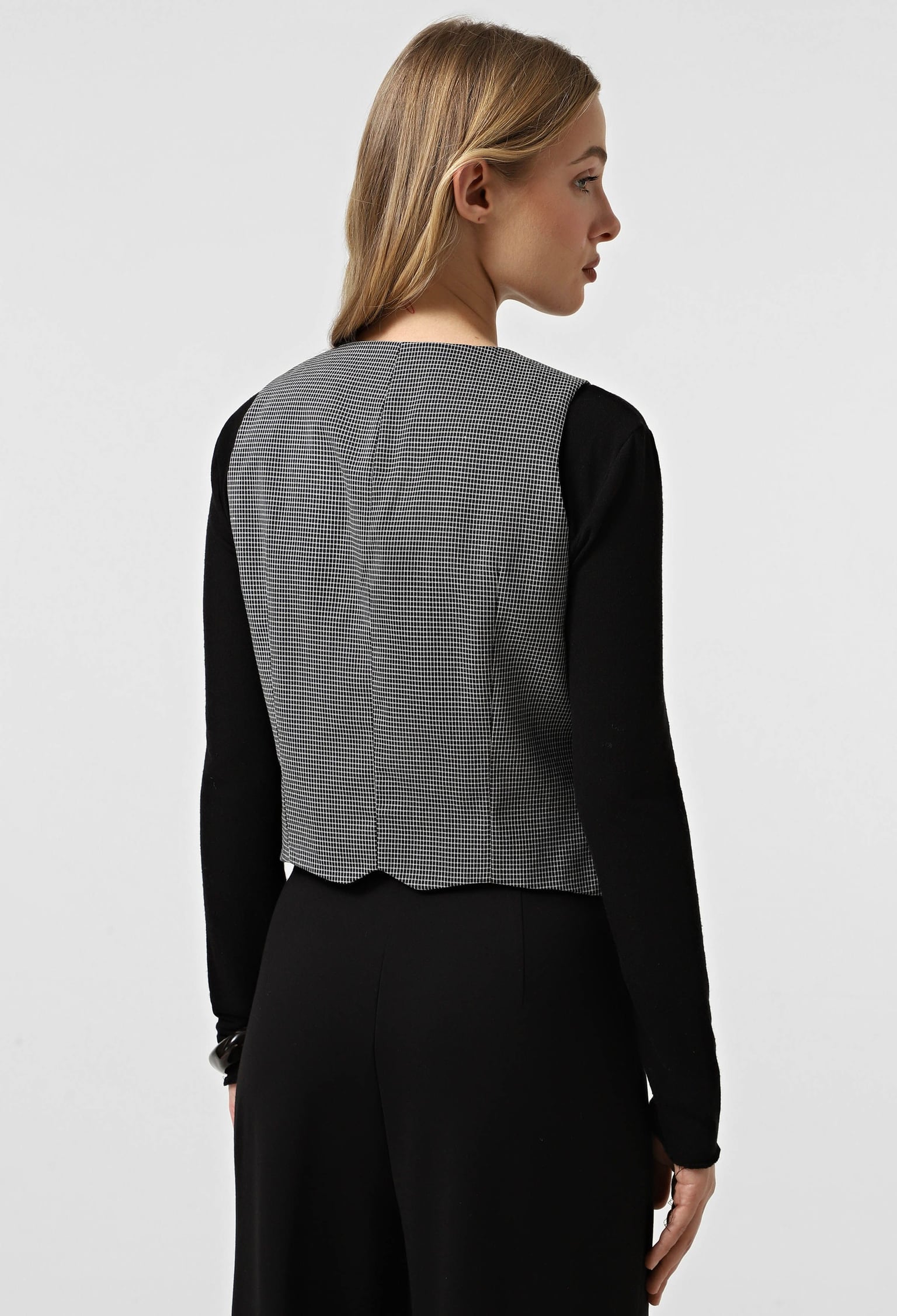 Жилет 5132-3 чорний костюмка-клітинка 36(р)