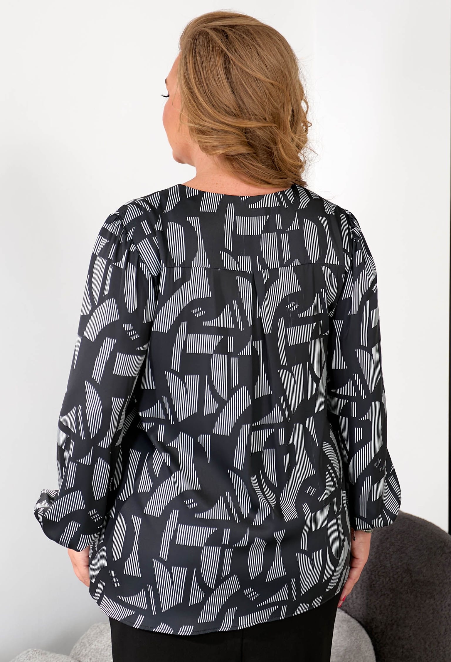 Блузка 5193 чорний, принт шовк-армані 48(р)