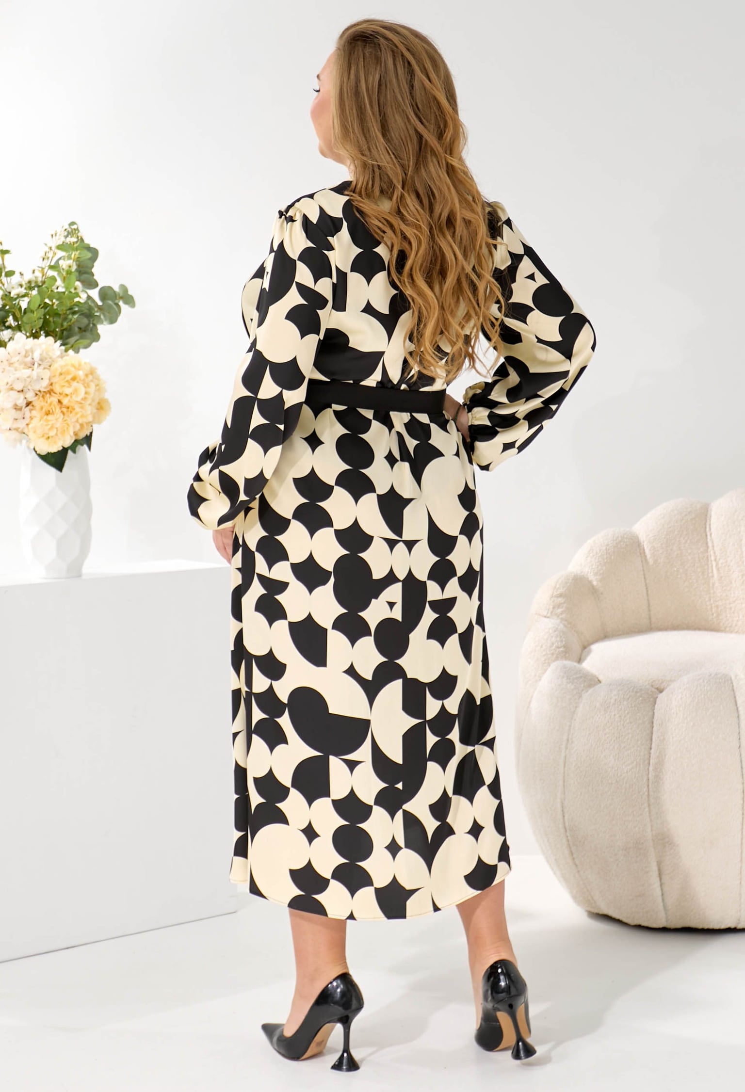 Плаття 7163 бежево-чорний, принт атлас-пандора 50(р)